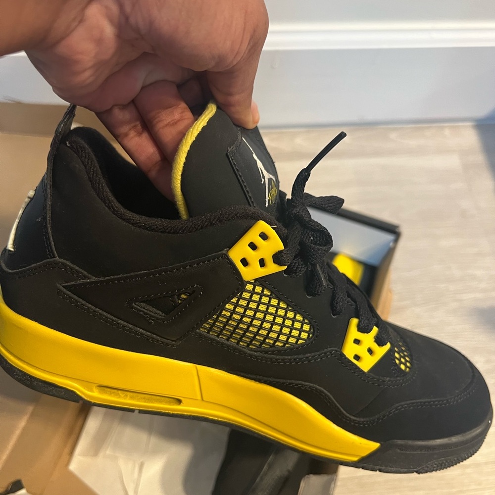 Jordan Boys' Retro 4 Black and Yellow Basketball Sneakers